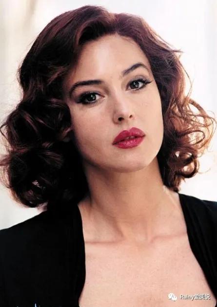 牙缝大、脸盘方，这位“法兰西玫瑰”是怎么美出了自己的特色？