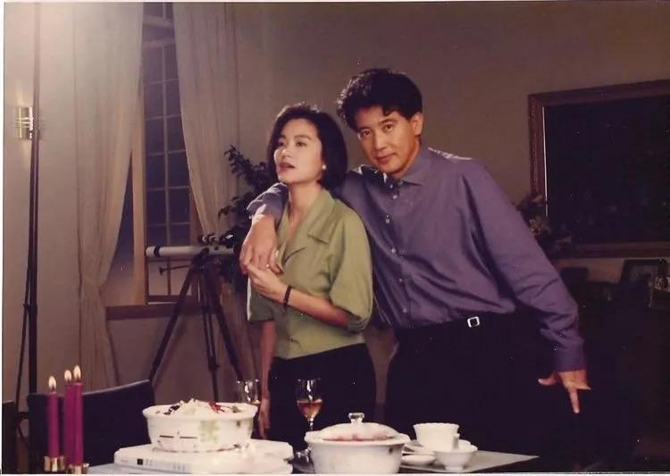 一代侠女插足秦汉婚姻，嫁豪门却独守空房，继女还深陷“*照门艳**”