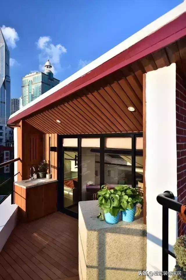 大龄剩女跟父母挤一张床,25㎡奇葩户型被他改出观景豪宅,超羡慕