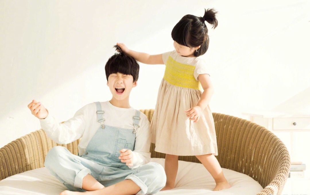 张亮微博宣布离婚，网友怀疑是为了转移对高以翔事件的注意力