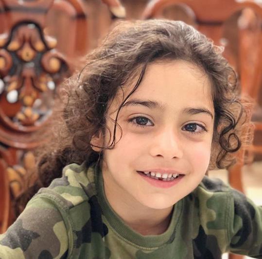 梅西年轻颠球视频,梅西小球迷冲进球场