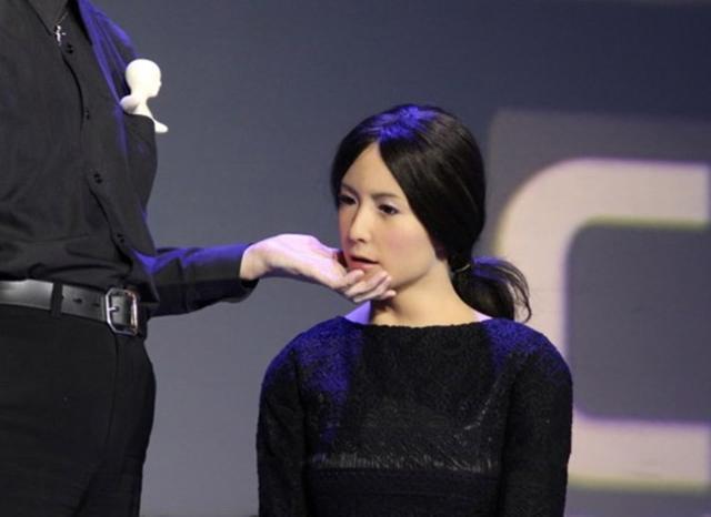 日本女性机器人惹争议，内部结构以假乱真，未来或颠覆人类社会
