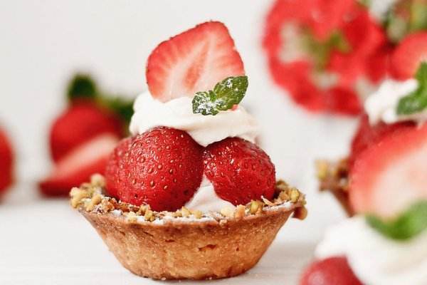 港式和葡式蛋挞皮哪种好,港式蛋挞和酥皮蛋挞的区别