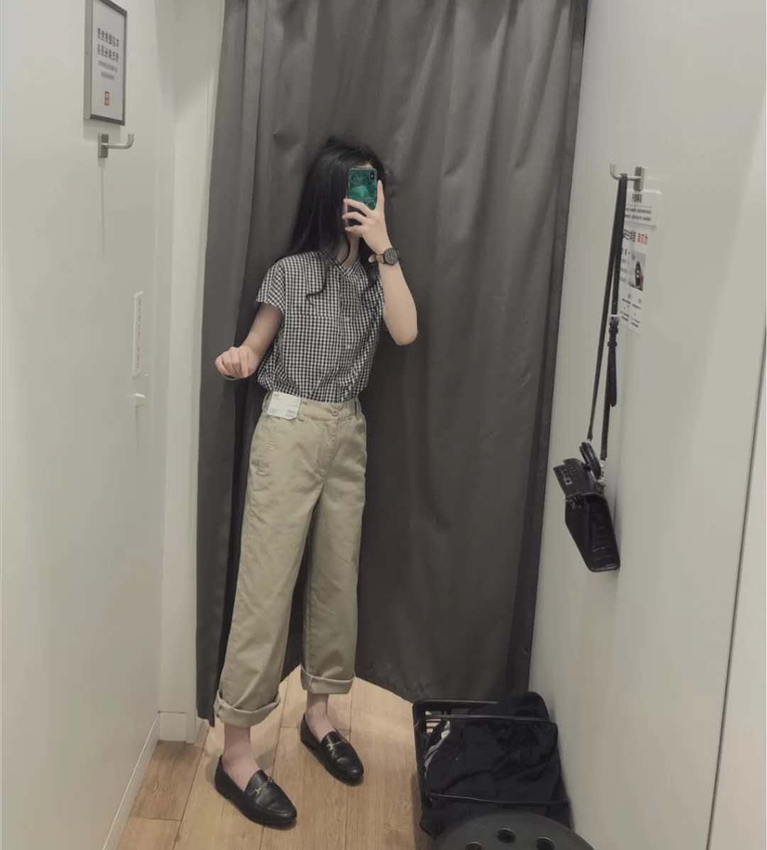 灰色上衣搭配卡其色裤子好看吗,冬季卡其色裤子搭配上衣图片