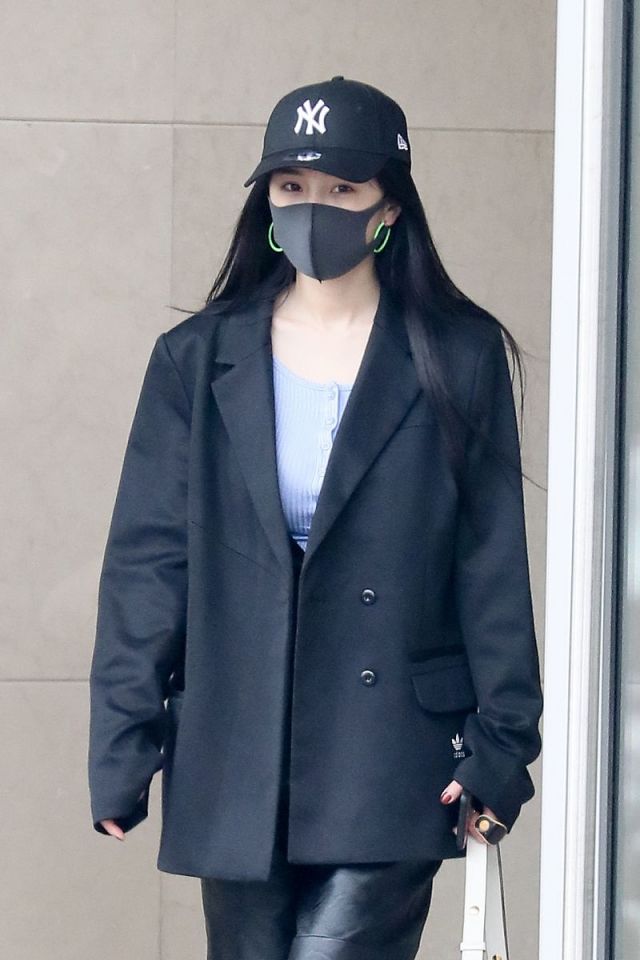 杨幂衣品真出众穿西装知性干练,杨幂黑色西装甜酷穿搭