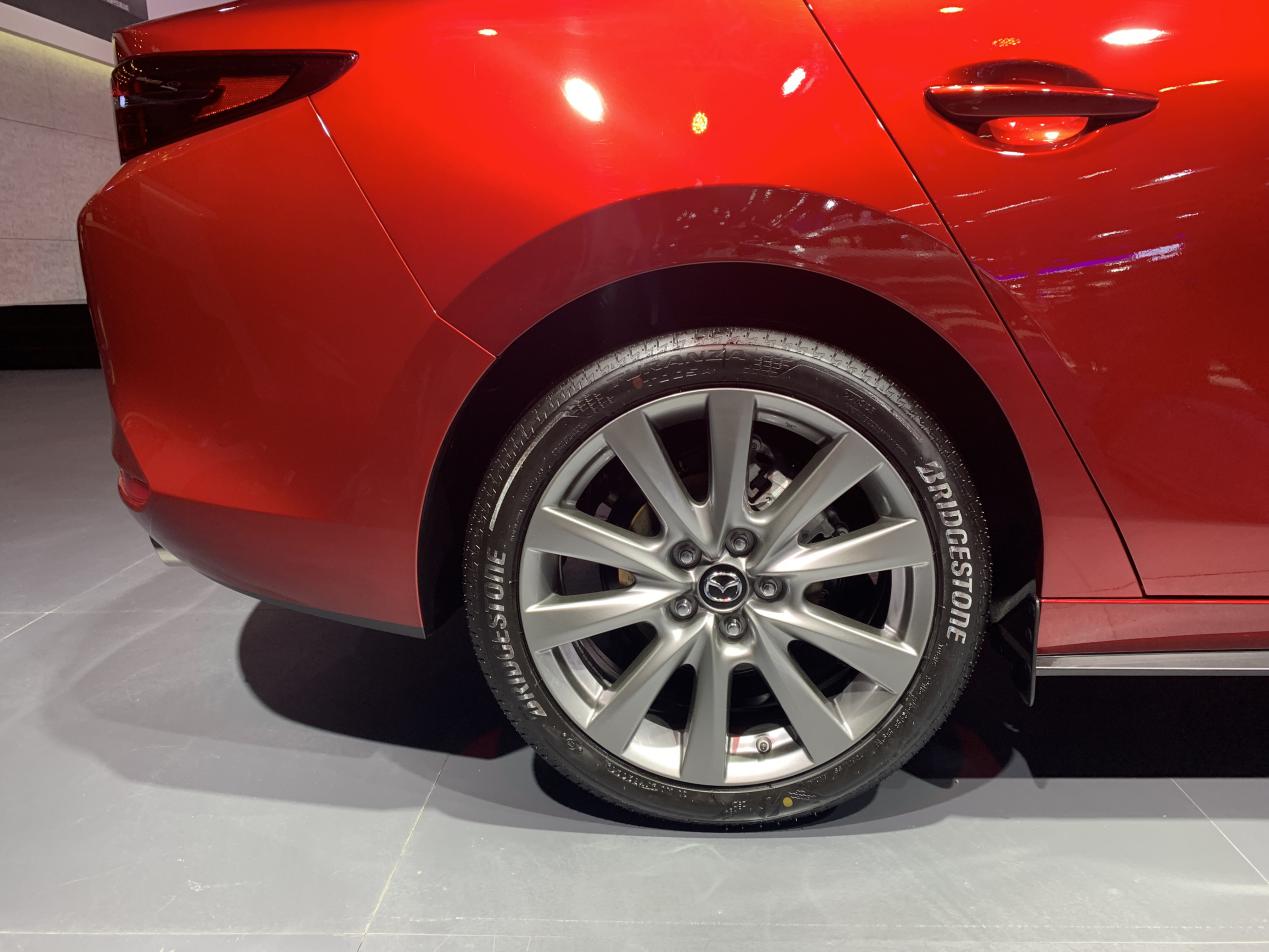 昂克赛拉与同级对比安全性,昂克赛拉对比思域的优点