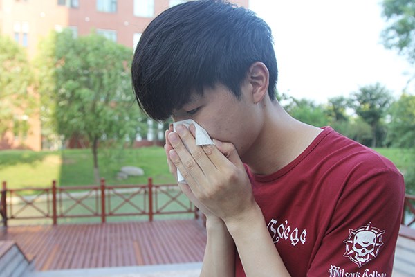 黄痰需要吐出来还是咽下去,黄痰白痰多是什么原因