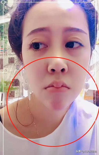 “瓜子脸”小姐姐挑战“嘟嘟唇珠”,当看到嘴巴那刻,开特效了