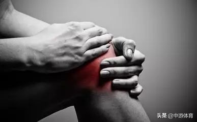 中游体育：蛙泳的翻脚动作是如何把你的膝盖练废的