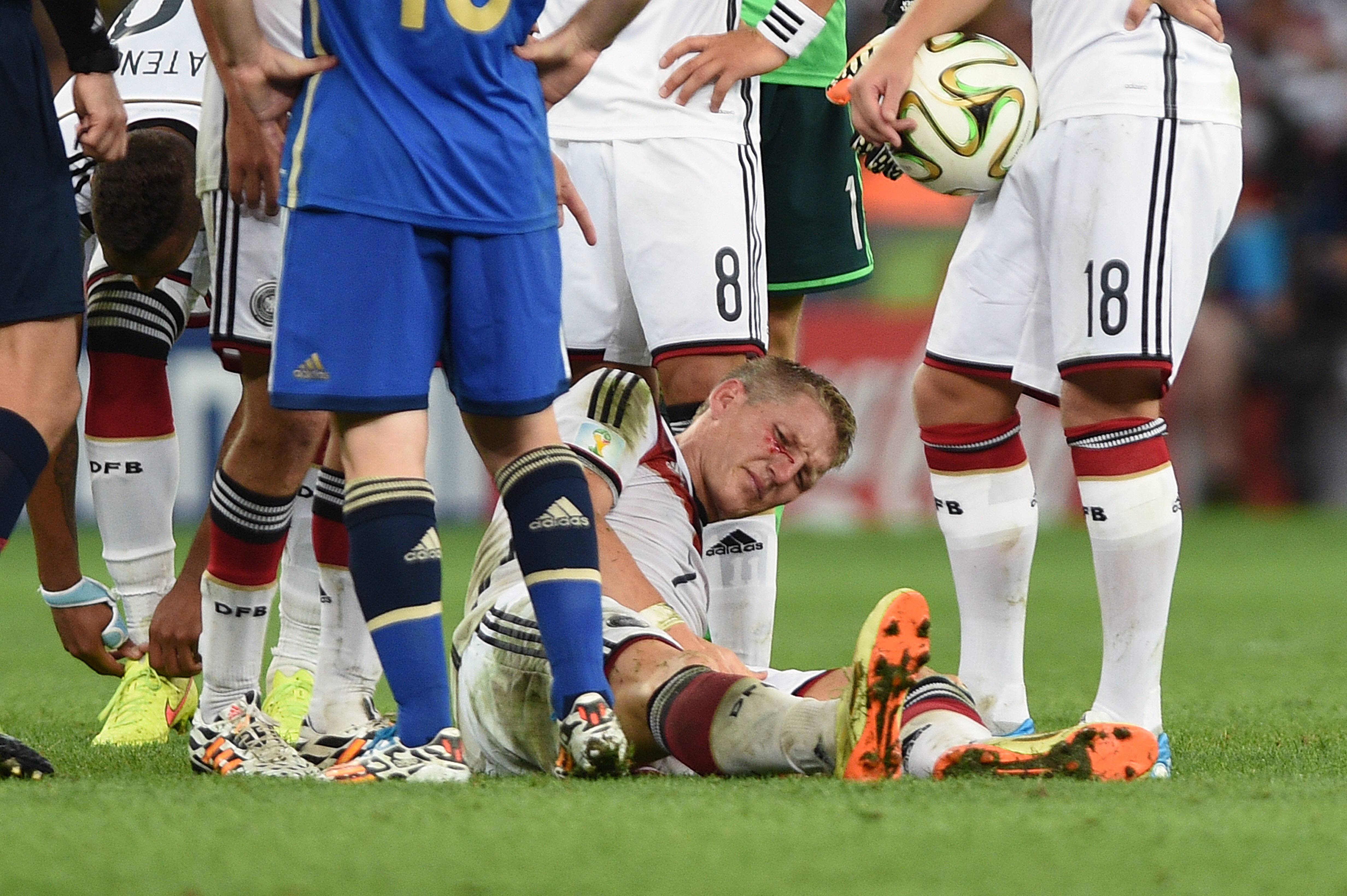 施魏因斯泰格退役,施魏因斯泰格退役视频完整版