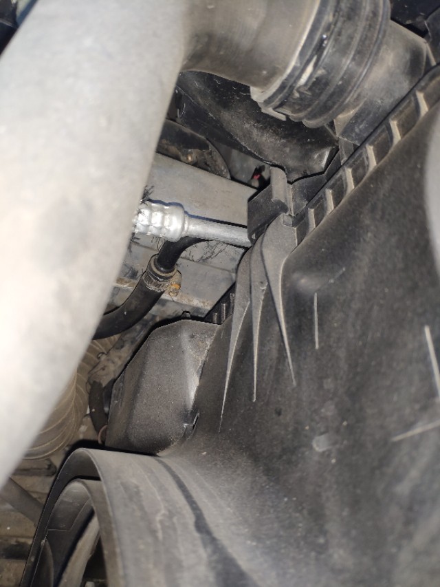 检车作业:2011款奔驰C200CGI