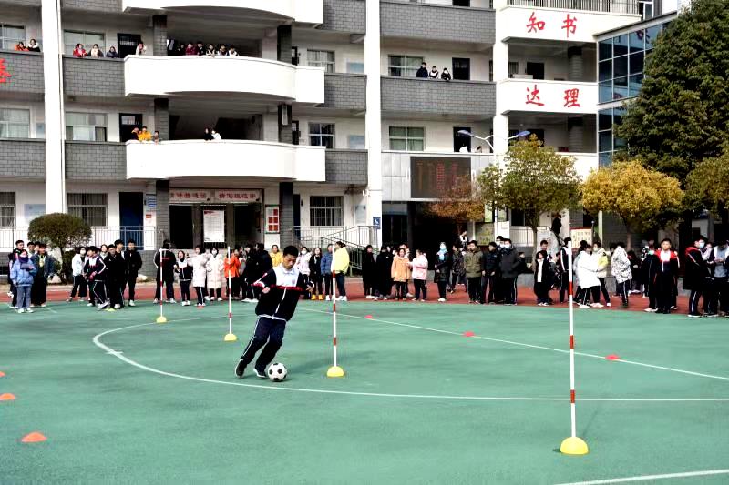 小学足球绕杆比赛方案,足球绕杆比赛小学