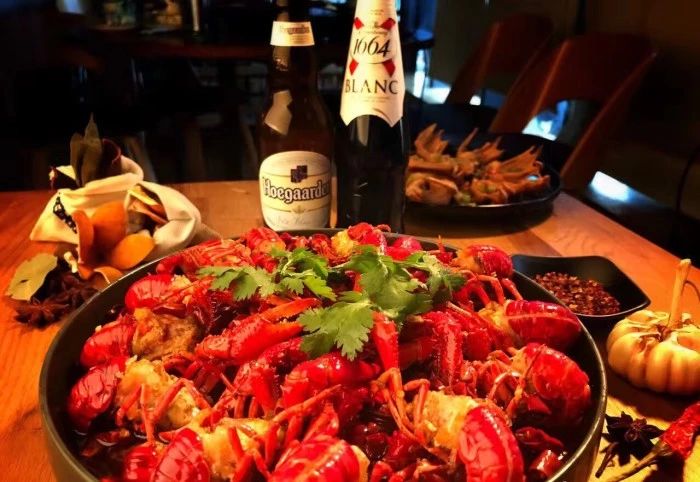 南宁美食推荐必吃龙虾,南宁最好吃的五香龙虾