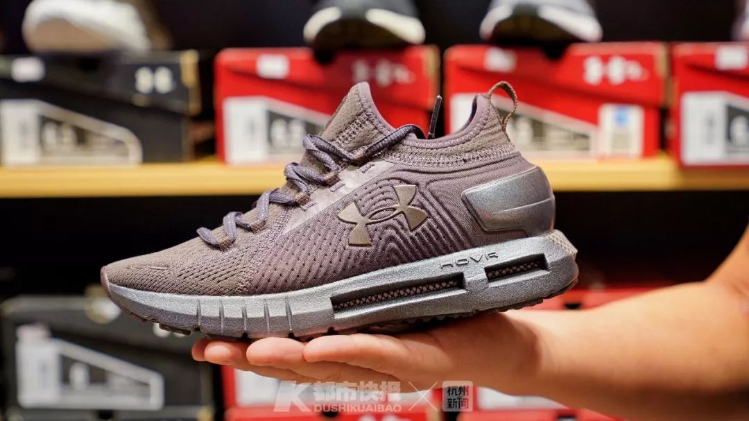 如何辨别耐克阿迪的真假,正品阿迪耐克的标有没有贴上去的