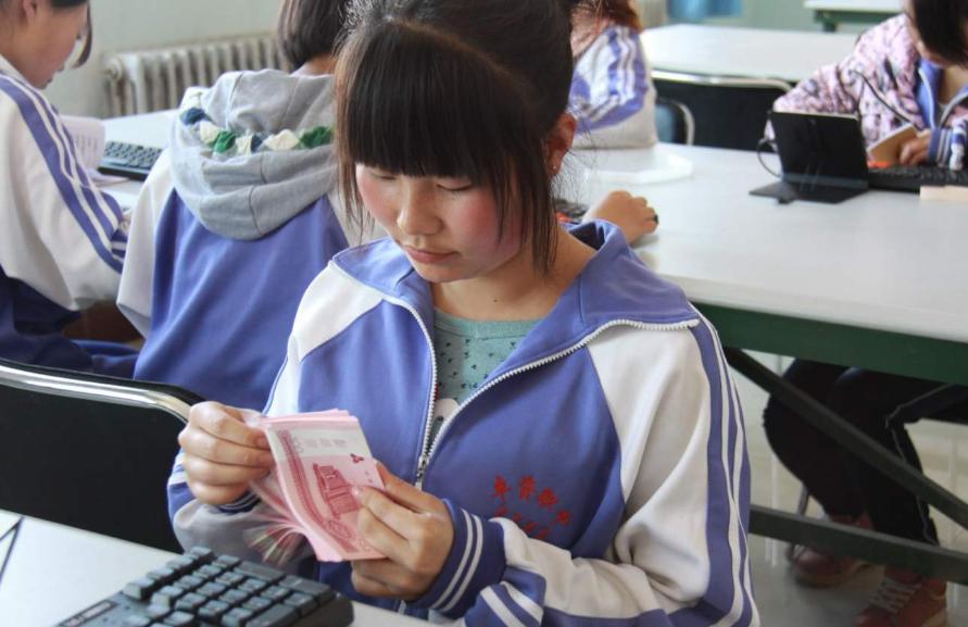 这3个专业抢手毕业后却难找工作,大学报考哪些专业毕业不愁找工作