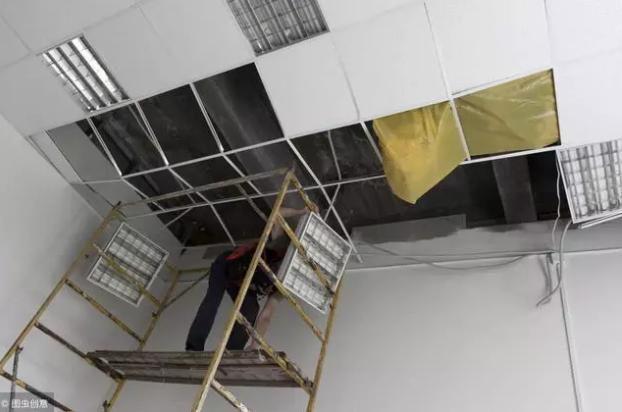 塑扣板吊顶和铝扣板吊顶哪个好,铝扣板吊顶怎么选扣板