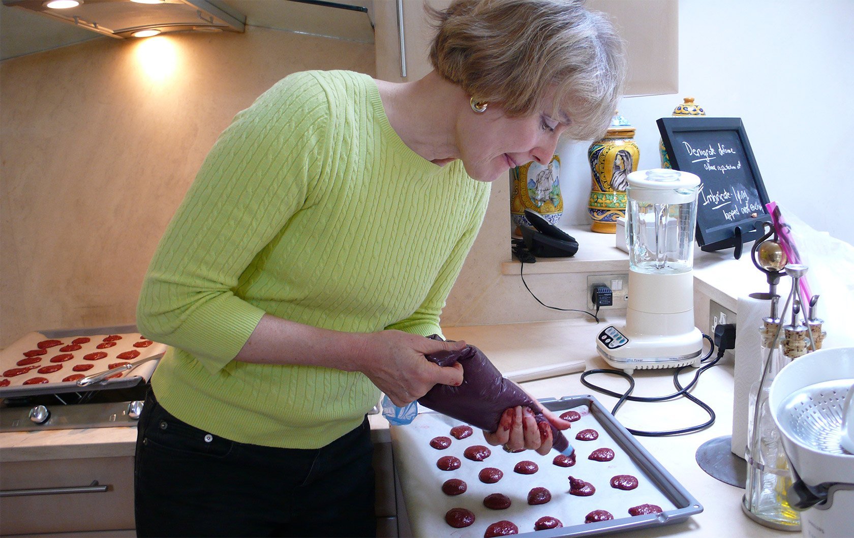 马卡龙是法式甜点吗,马卡龙甜品为什么叫法式浪漫