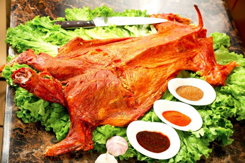 新疆十道菜最后一道烤全羊,新疆烤全羊宴中的第一道菜品