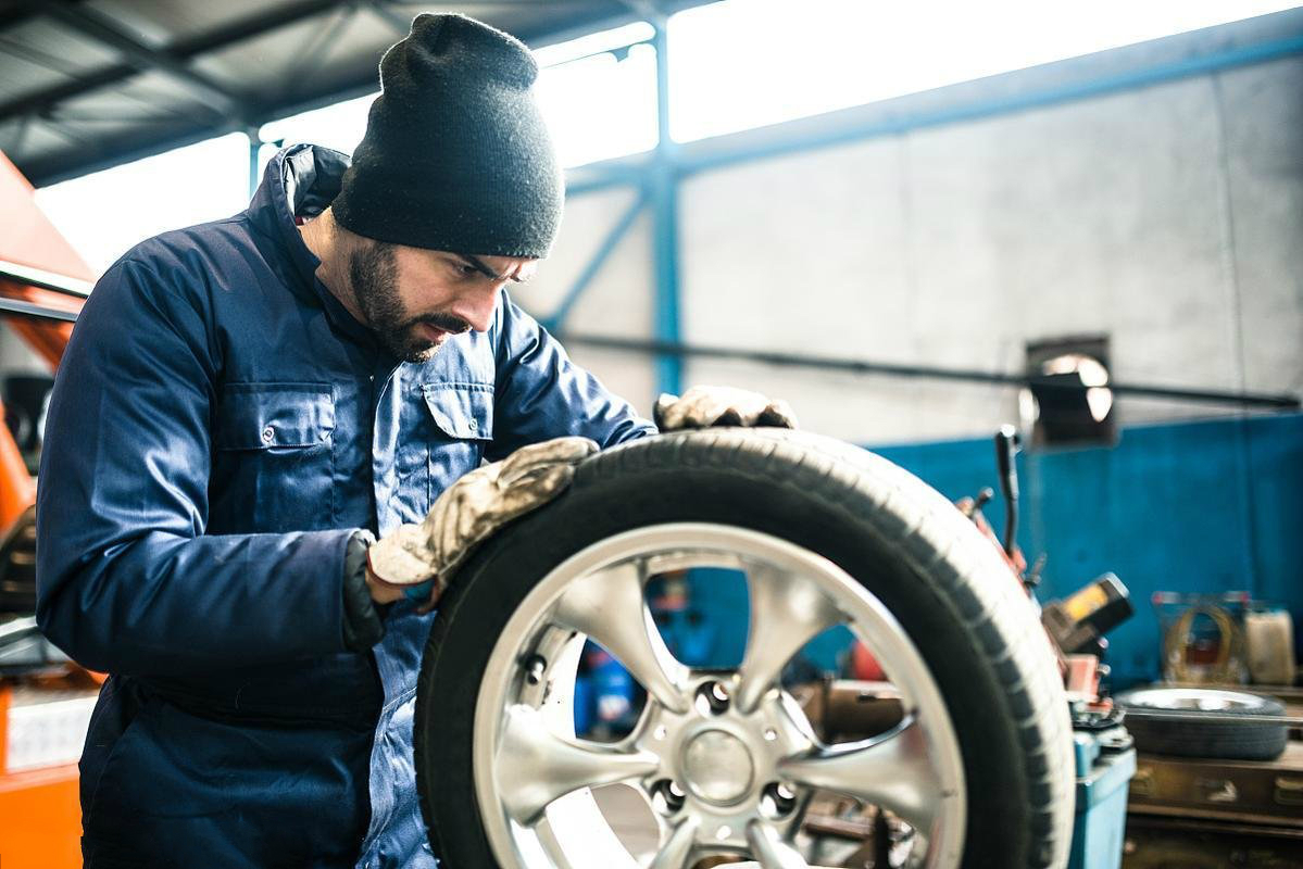 感觉轮胎瘪但是胎压没报警,胎压正常为什么感觉车有点晃