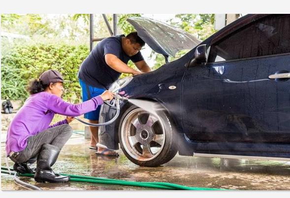 自己洗车是一件丢人的事吗,洗车不注意这几件事等于毁车