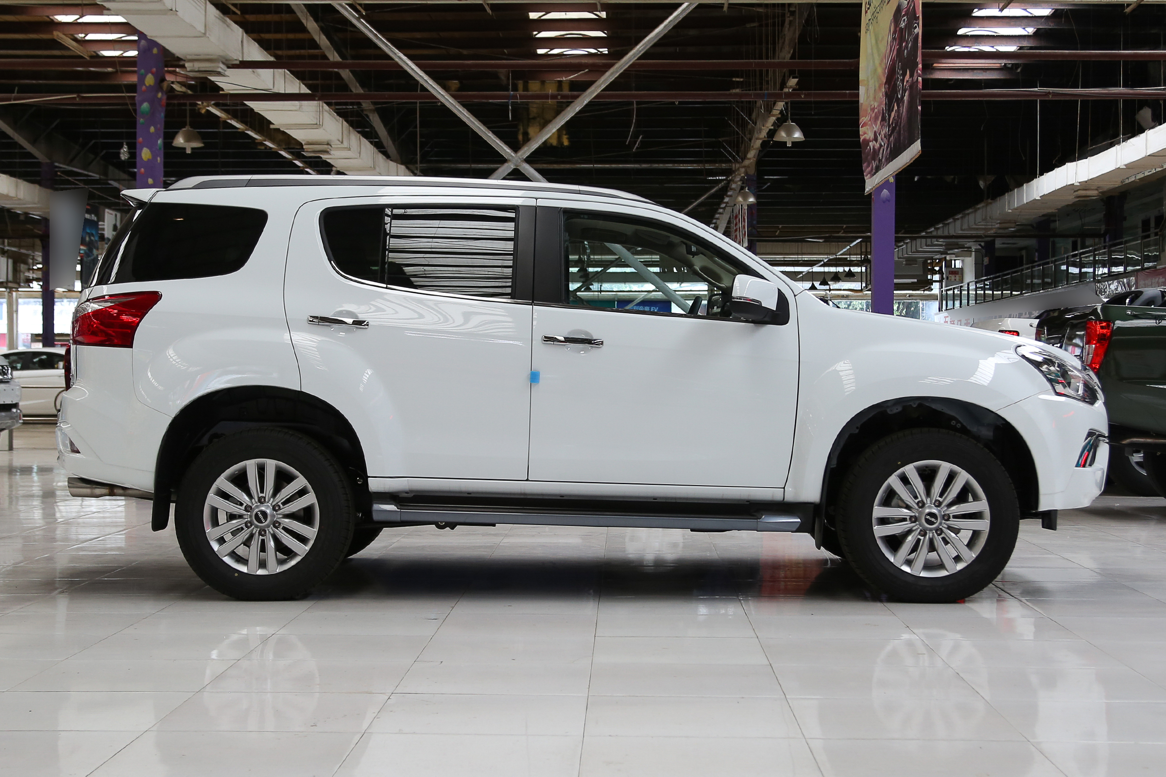 非承载前驱车,mu-x牧游侠1.9柴油四驱