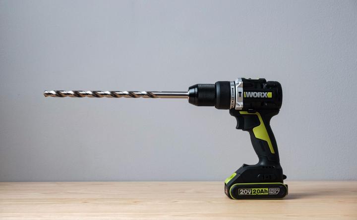 推荐一款简单精致的电脑桌 (实木电脑桌效果图大全2015款)