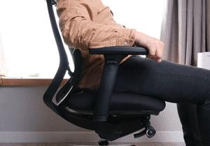 推荐一款简单精致的电脑桌 (实木电脑桌效果图大全2015款)