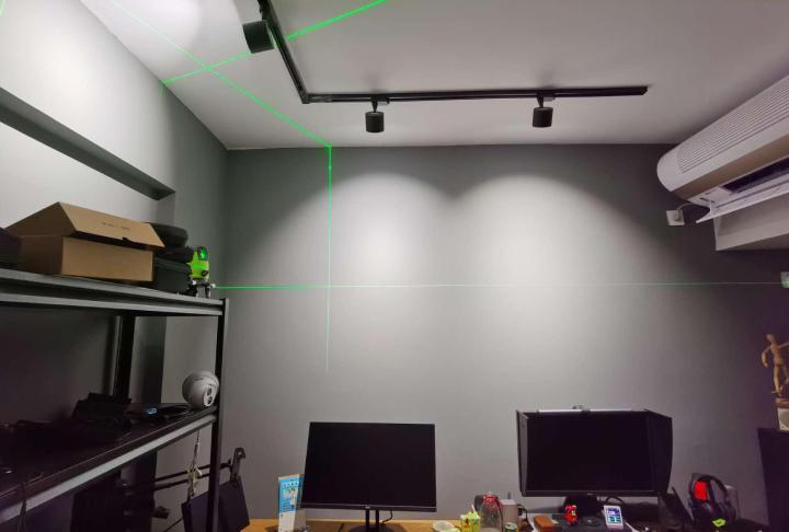 推荐一款简单精致的电脑桌 (实木电脑桌效果图大全2015款)