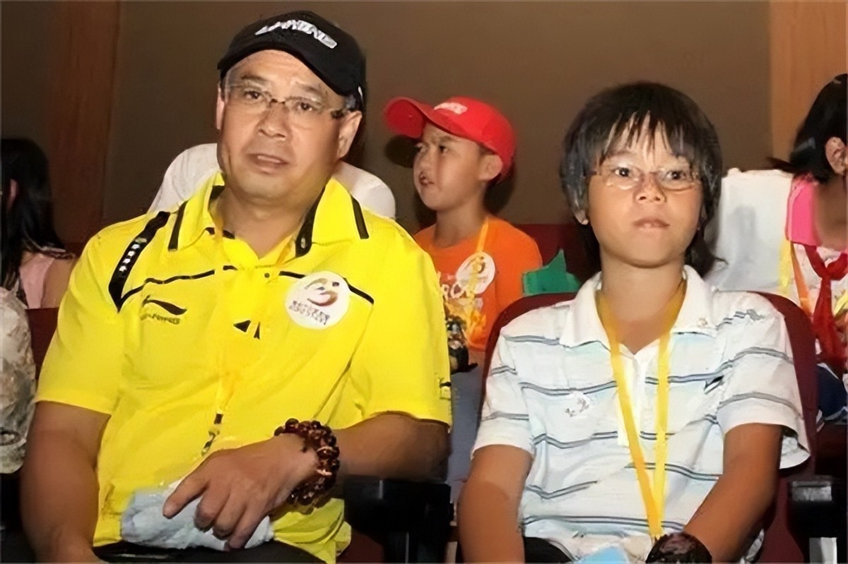 李宁儿女照片大全,李宁儿子女儿照片