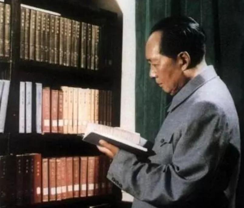 中国的战略方针为何是积极防御？听完毛主席解释，才知真高明