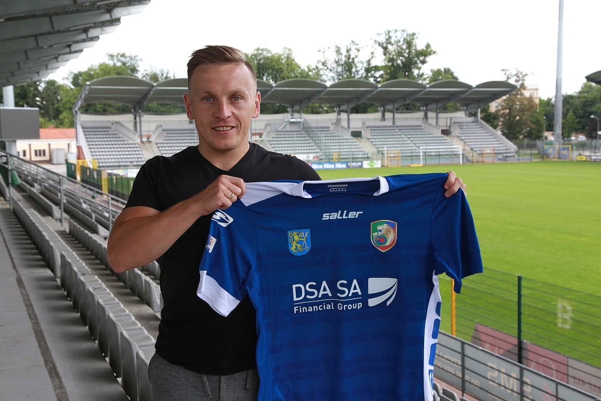 身高最矮的足球球员,世界上最矮的1500米国家运动员