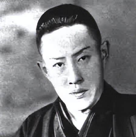 杰尼斯新任社长也不是好人？让练习生吃“香肠”、还按摩棒*戏调**！