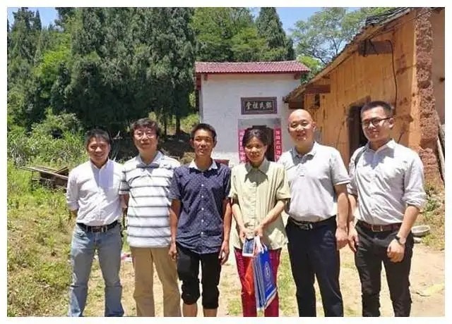 人大女毕业生伍继红现状,伍继红从人大毕业到沦为农妇