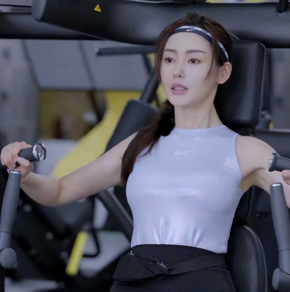 瘦成纸片人的明星,5位纸片人明星瘦成排骨