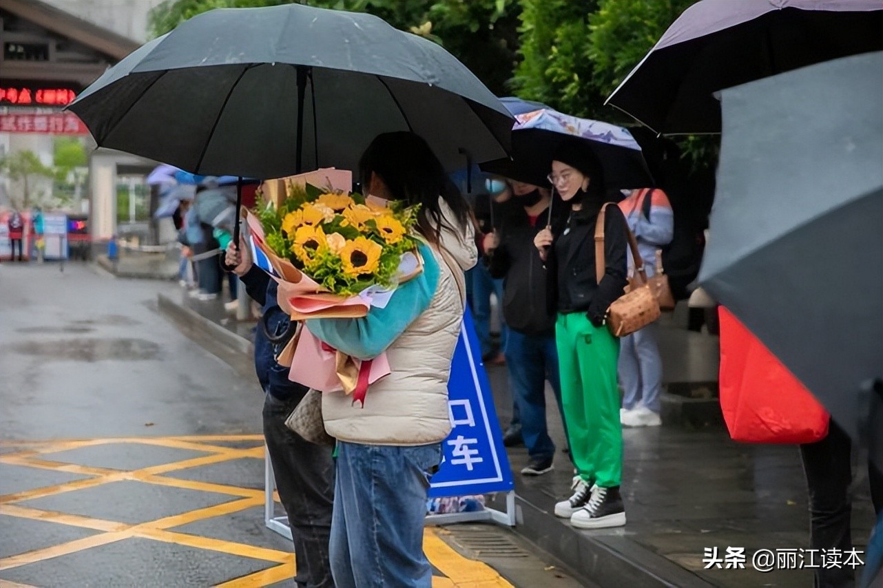 高考直击考场,直击2023高考现场走错考场
