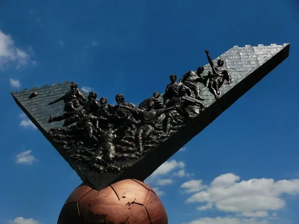 冯巩男足视频,中国男足冯巩