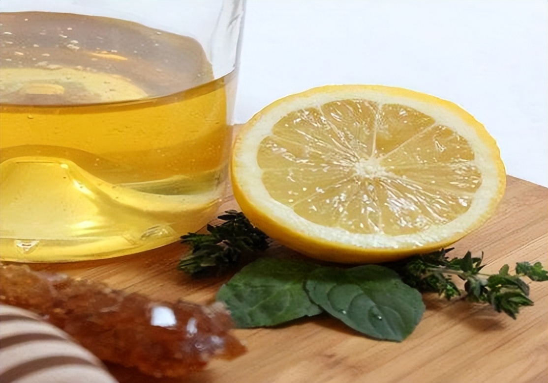 睡觉时柠檬是放枕头边还是放床头,柠檬放床头提升记忆力是真的吗