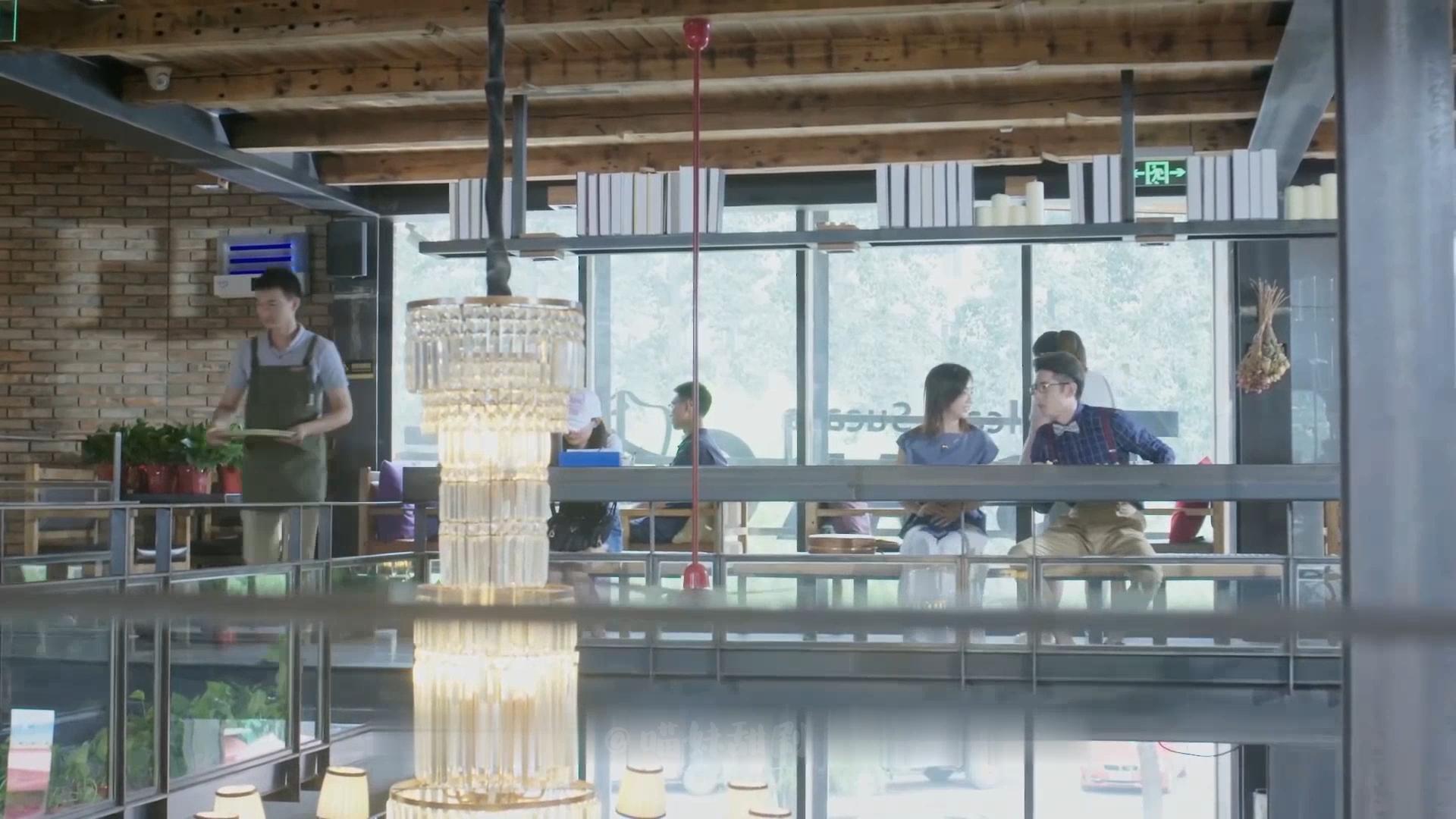 女孩趁自己喝多，故意吻上帅气总裁，谁知下秒竟被直接告白