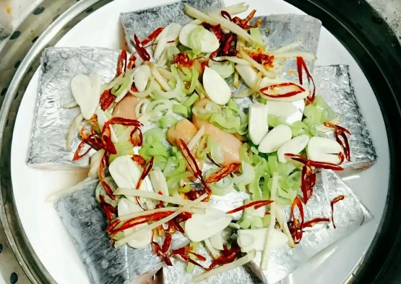 清蒸带鱼的家常做法不要油炸,带鱼是清蒸还是红烧好吃