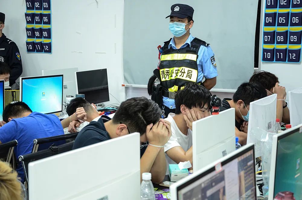 凌晨，广西警方突袭知名高档写字楼，103人被抓！含多名刚毕业的大学生……