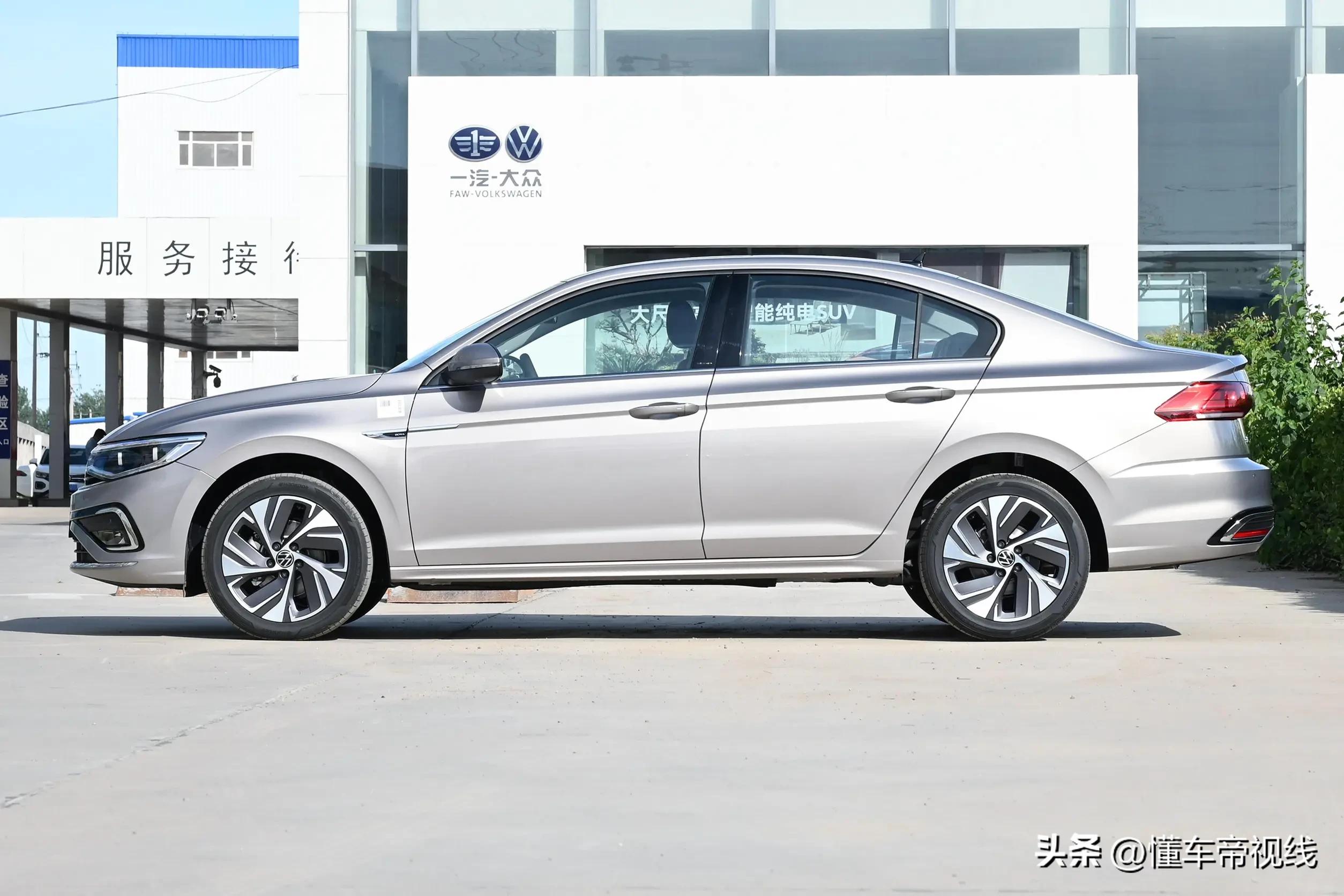 新款宝来2023款尊行版配置,大众宝来2021280tsi落地价黑色的