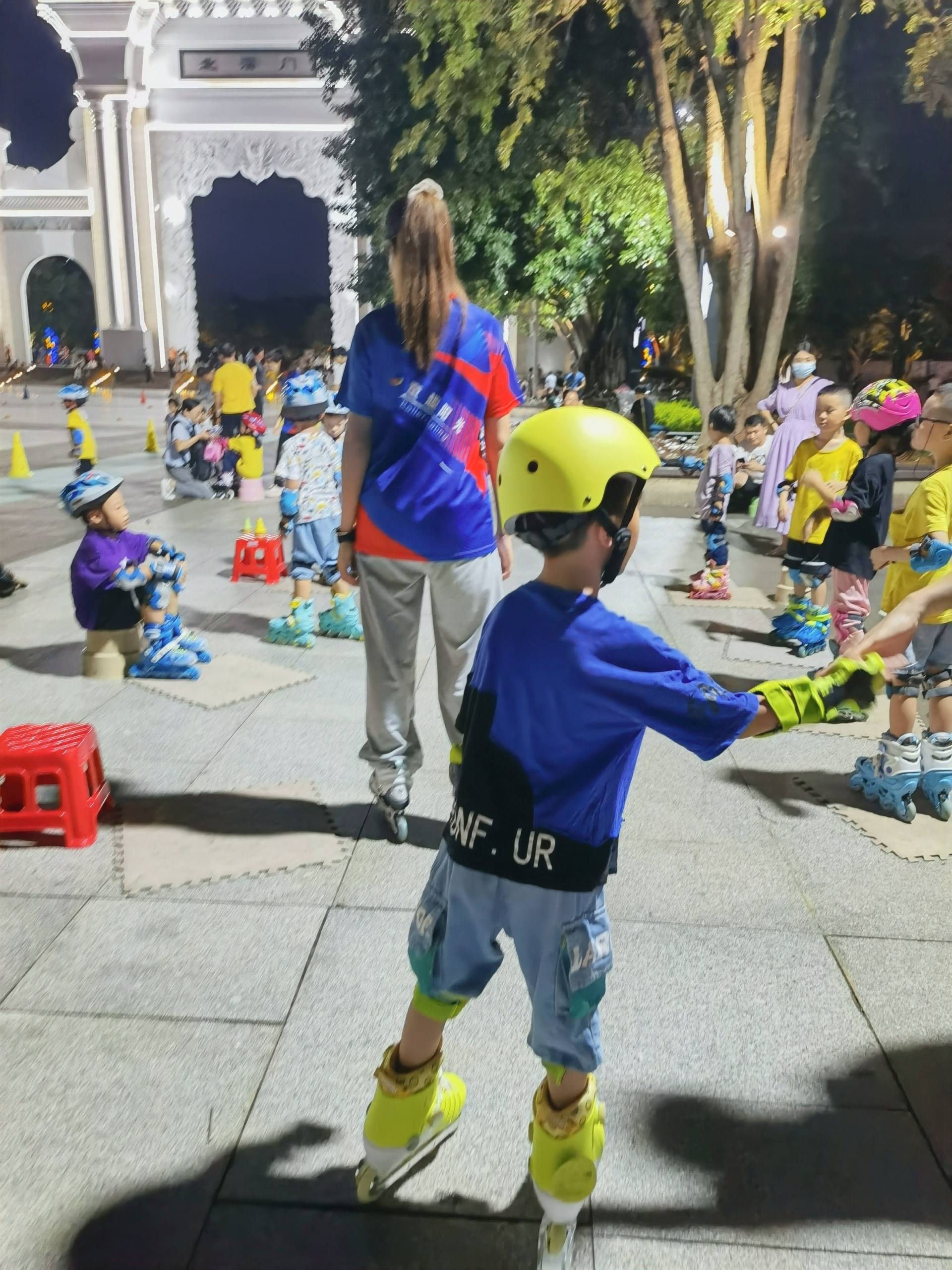 轮滑鞋儿童初学者穿戴,轮滑鞋儿童初学者酷骑