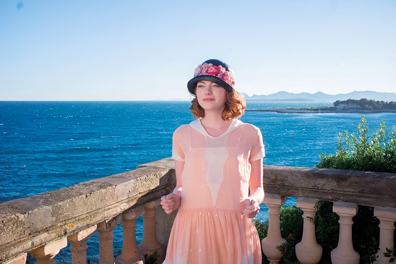 夏日度假季，以电影中的穿搭为模板，把自己想象成女主角