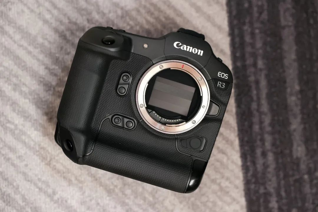 索尼尼康佳能推出新款微单,尼康z2470f2.8和70200f2.8哪个好