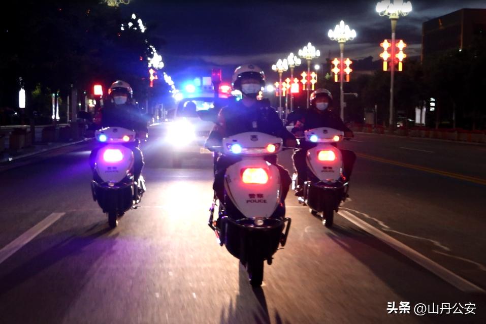 派出所开展警保联动夜间治安巡逻,治安巡逻使群众有了安全感