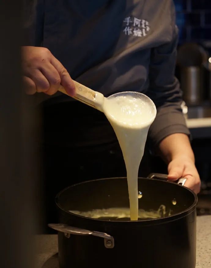 19元就能拥有一杯FENDI，周边被炒到上百，喜茶掌握了你什么心理