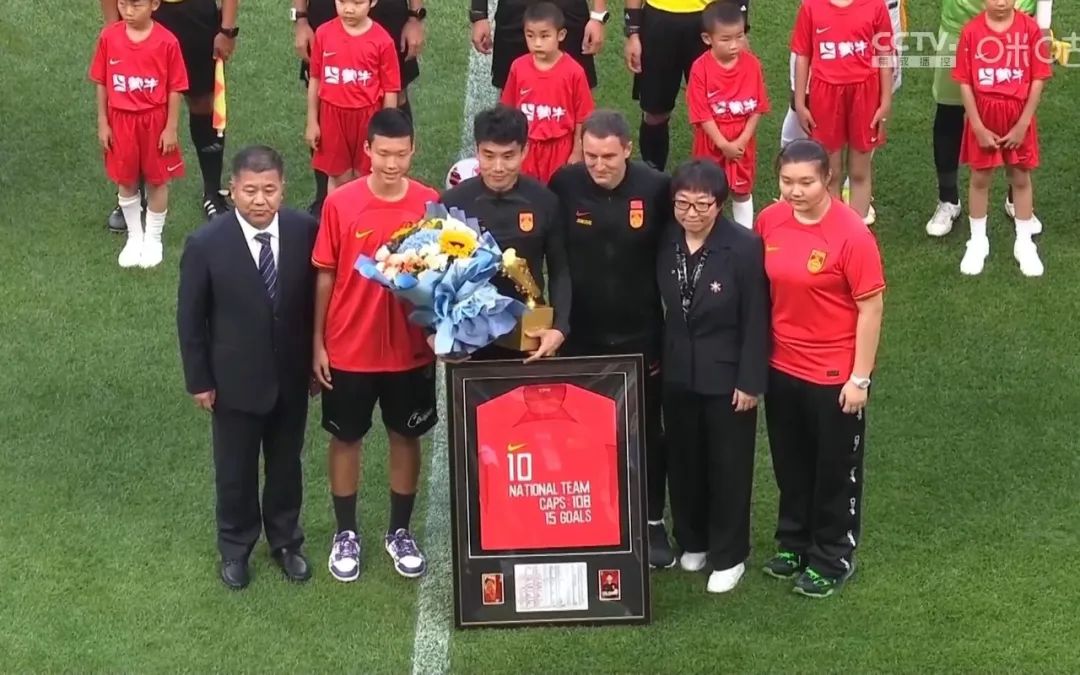 摸梅西,摸梅西头后脑