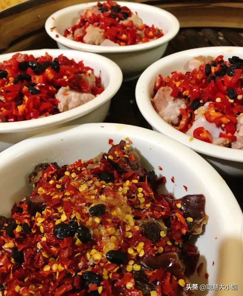 一场烟花登顶热搜！满城美食火成顶流，这座夏日小城太宝藏了！