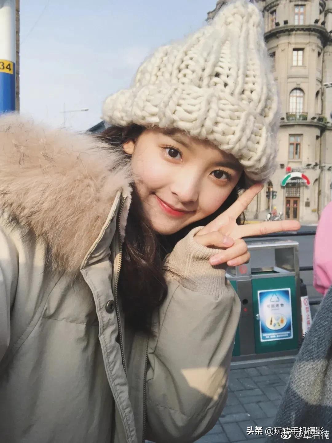 冬天戴帽子自拍怎么拍照好看,冬天戴帽子室外拍照姿势大全