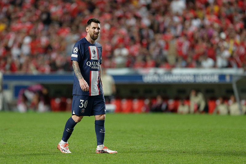 梅西回巴萨的话会哭吗,梅西回罗萨里奥看球